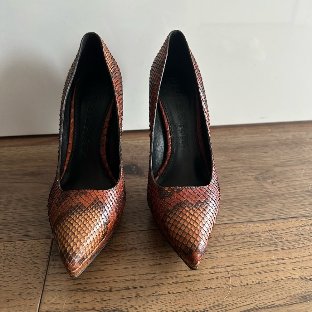 Burberry Python Snakeskin Pointed Toe Heels - Siz… - image 2